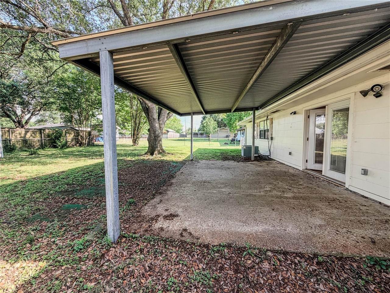 328 Paula Avenue, Bridge City, TX 77611