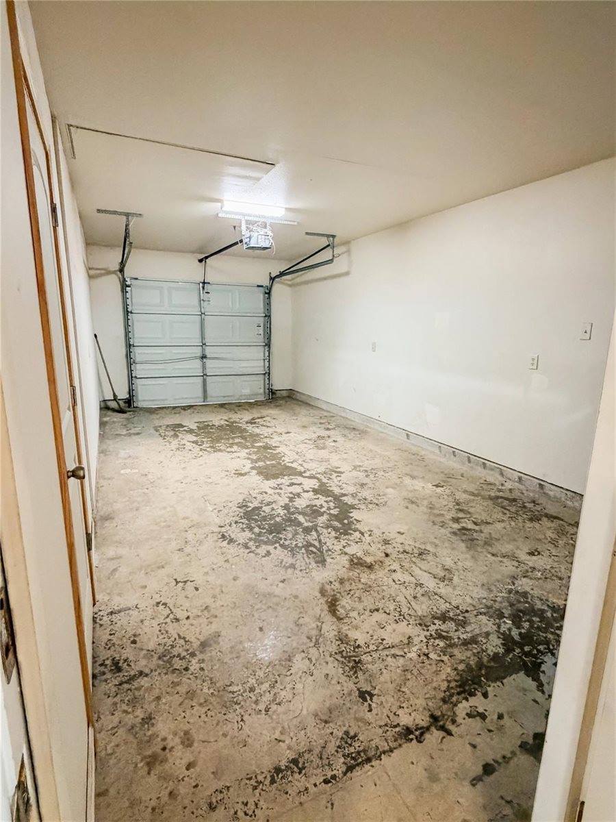 328 Paula Avenue, Bridge City, TX 77611