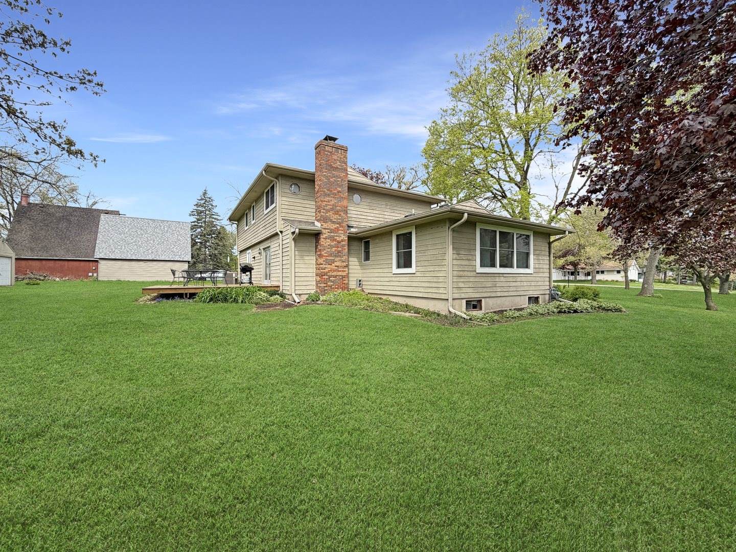 2711 Royal Oaks Drive, Freeport, IL 61032