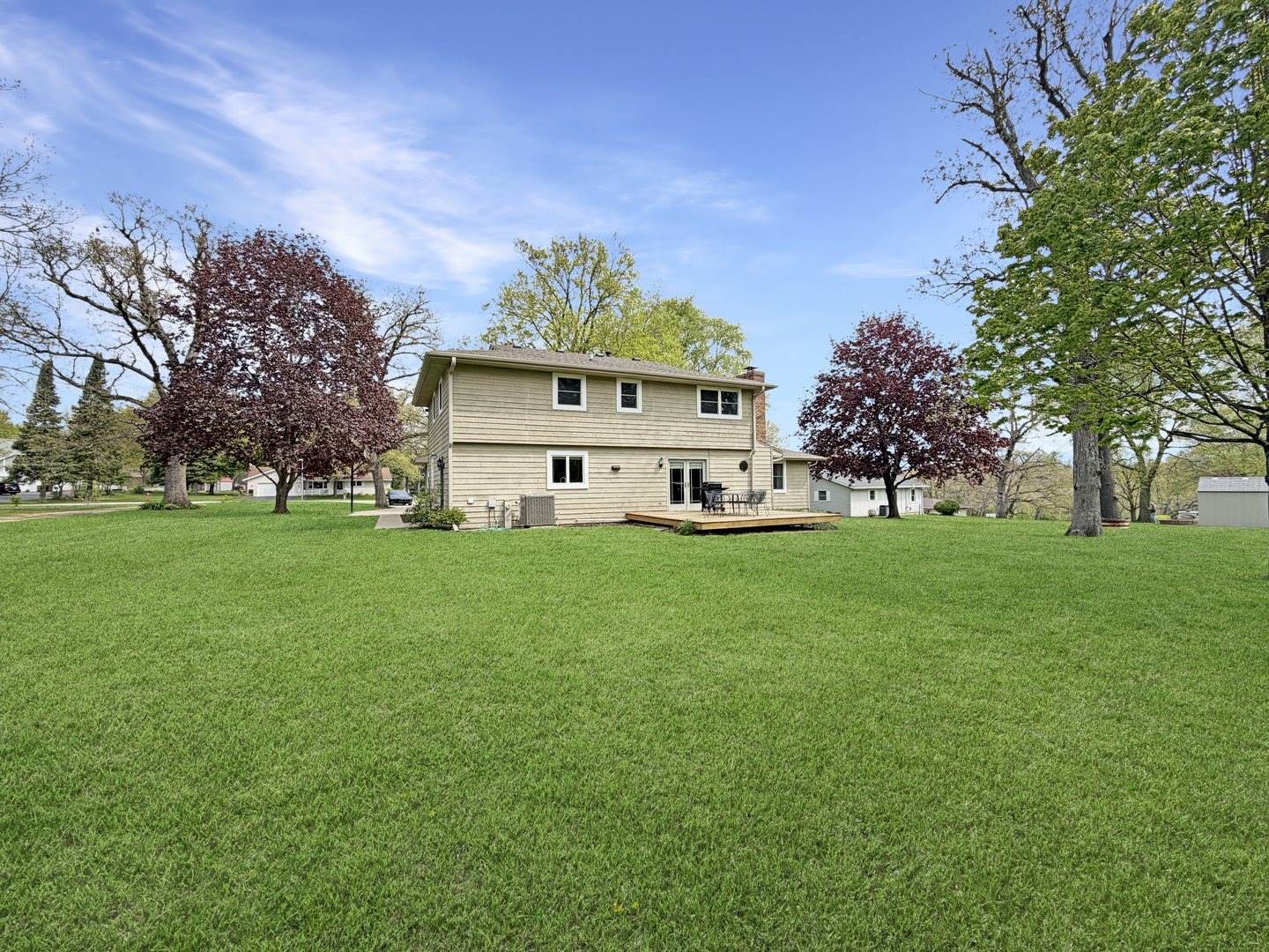 2711 Royal Oaks Drive, Freeport, IL 61032