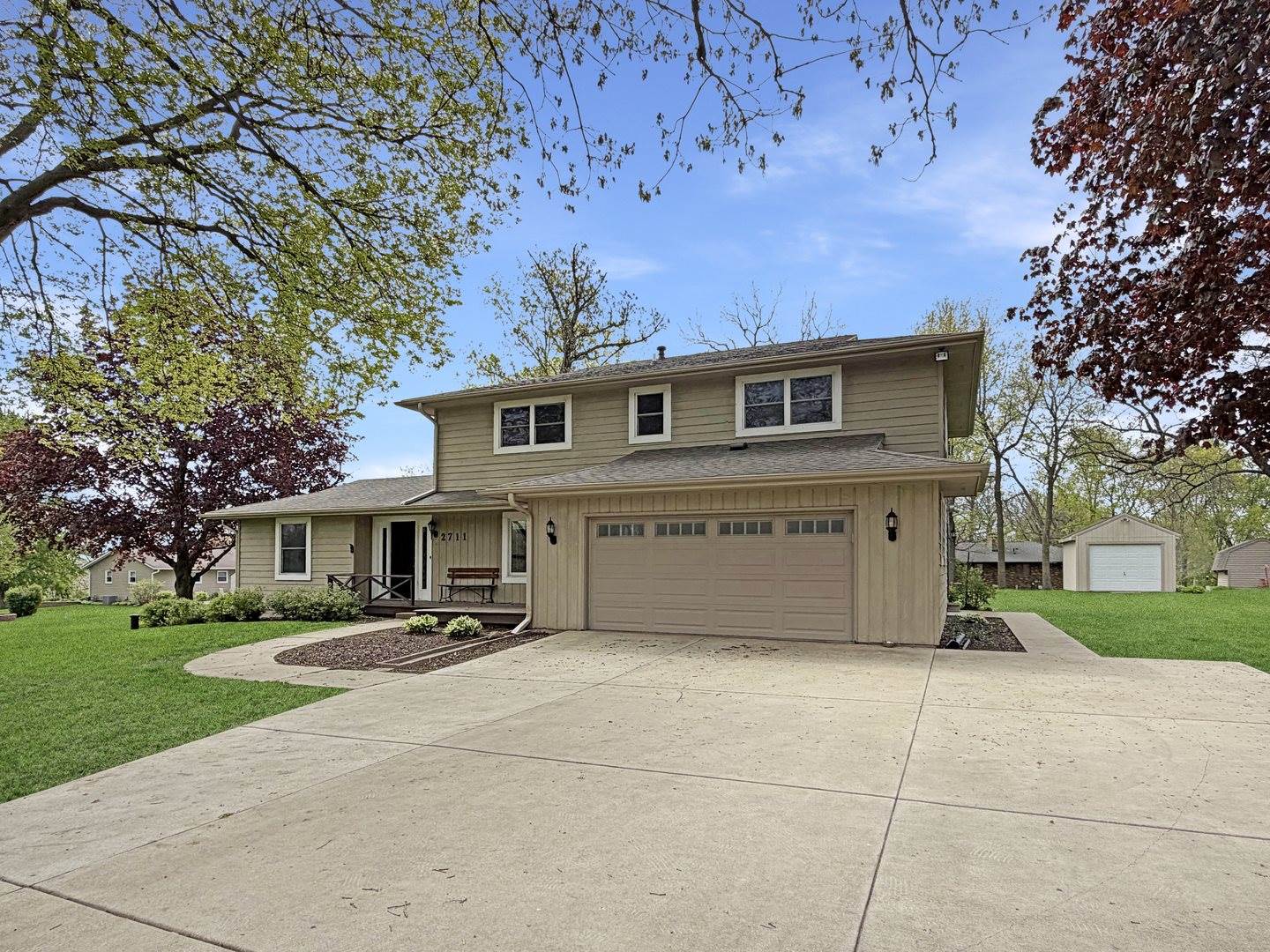 2711 Royal Oaks Drive, Freeport, IL 61032