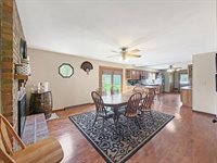 2711 Royal Oaks Drive, Freeport, IL 61032