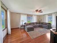 2711 Royal Oaks Drive, Freeport, IL 61032