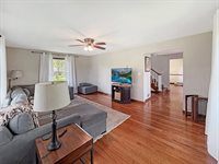2711 Royal Oaks Drive, Freeport, IL 61032