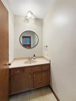 2711 Royal Oaks Drive, Freeport, IL 61032