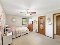 2711 Royal Oaks Drive, Freeport, IL 61032