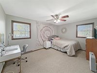 2711 Royal Oaks Drive, Freeport, IL 61032