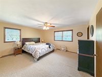 2711 Royal Oaks Drive, Freeport, IL 61032