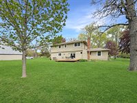 2711 Royal Oaks Drive, Freeport, IL 61032