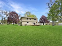 2711 Royal Oaks Drive, Freeport, IL 61032