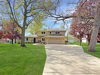 2711 Royal Oaks Drive, Freeport, IL 61032