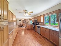 2711 Royal Oaks Drive, Freeport, IL 61032
