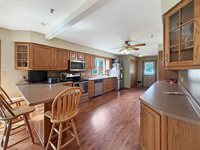 2711 Royal Oaks Drive, Freeport, IL 61032