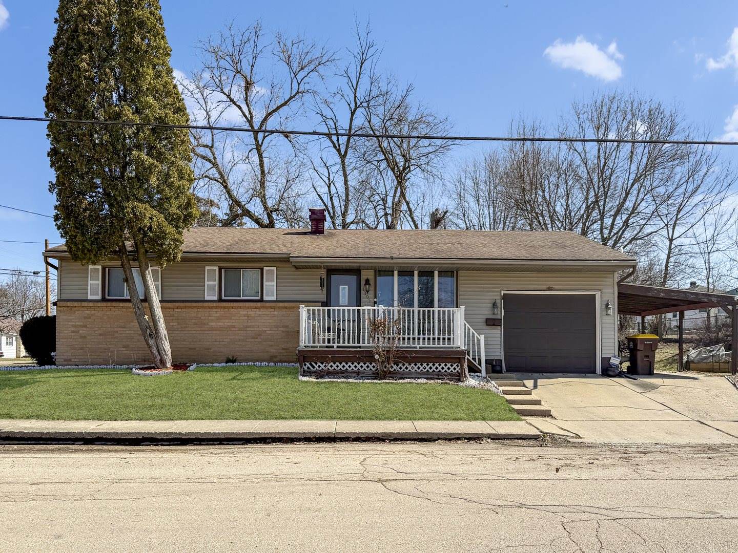 1305 South Prairie Avenue, Freeport, IL 61032