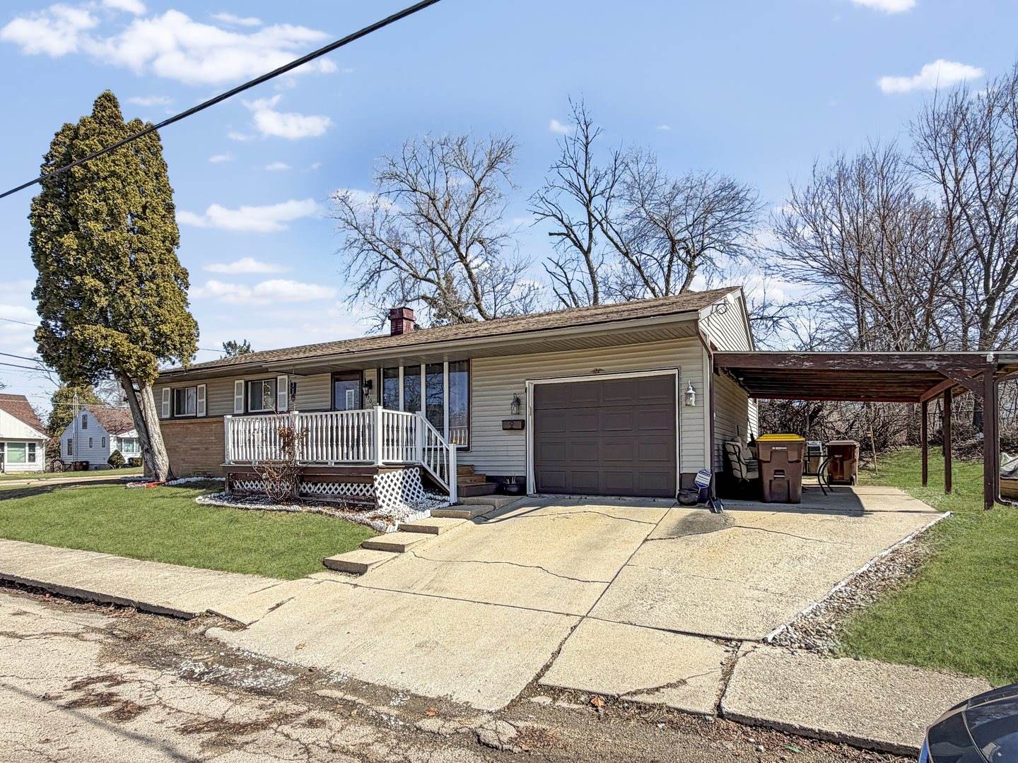 1305 South Prairie Avenue, Freeport, IL 61032
