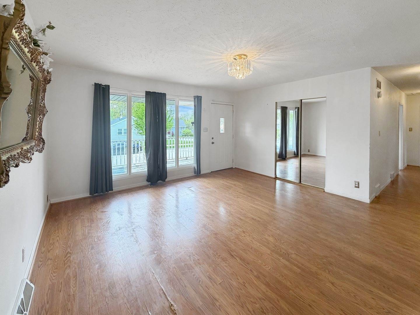 1305 South Prairie Avenue, Freeport, IL 61032