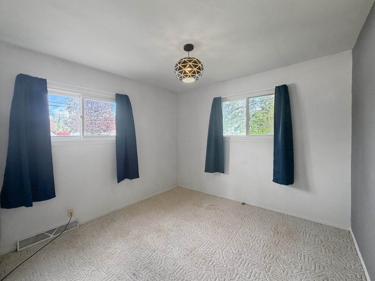 1305 South Prairie Avenue, Freeport, IL 61032