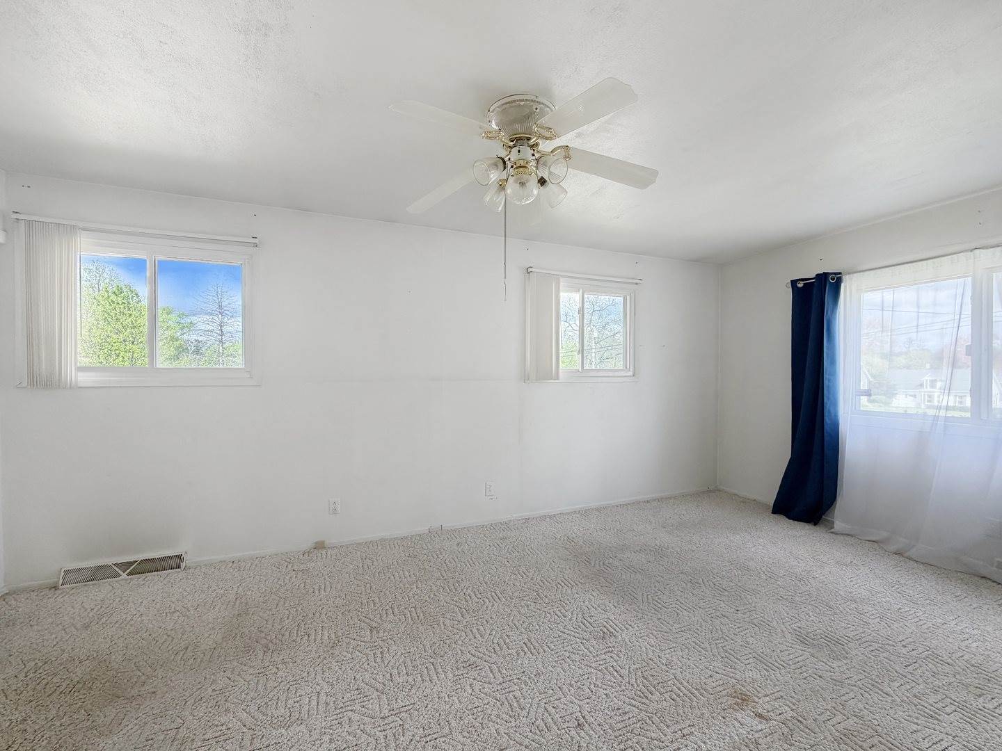 1305 South Prairie Avenue, Freeport, IL 61032