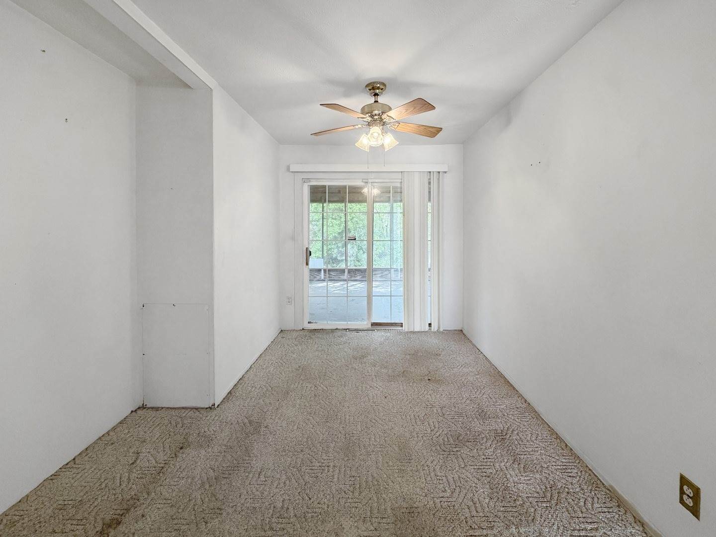 1305 South Prairie Avenue, Freeport, IL 61032