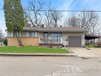 1305 South Prairie Avenue, Freeport, IL 61032