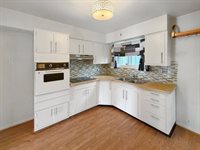 1305 South Prairie Avenue, Freeport, IL 61032