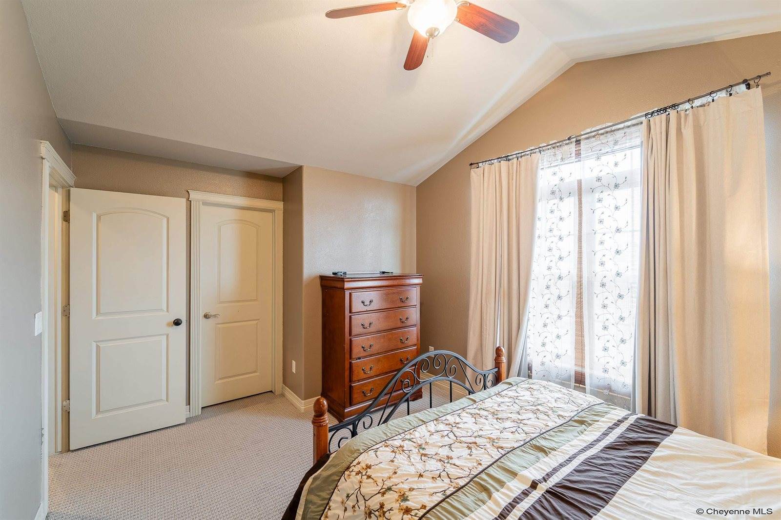 6701 Telluride Dr, Cheyenne, WY 82009