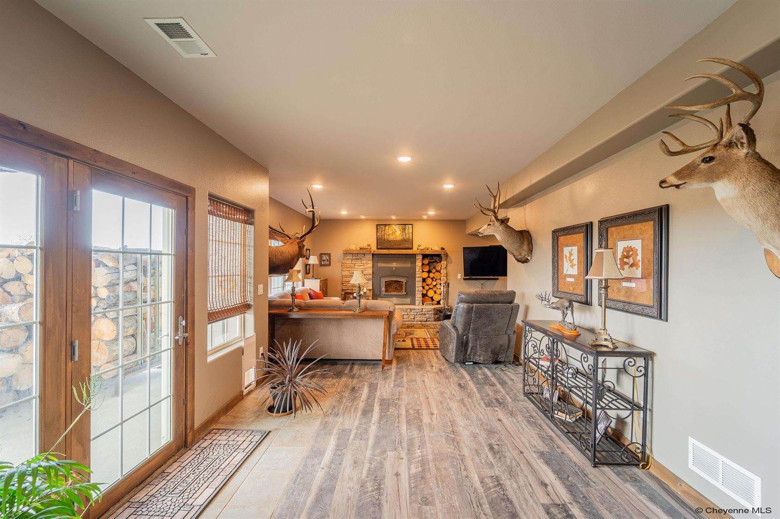6701 Telluride Dr, Cheyenne, WY 82009