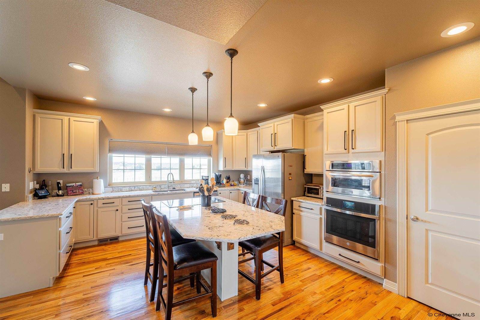 6701 Telluride Dr, Cheyenne, WY 82009