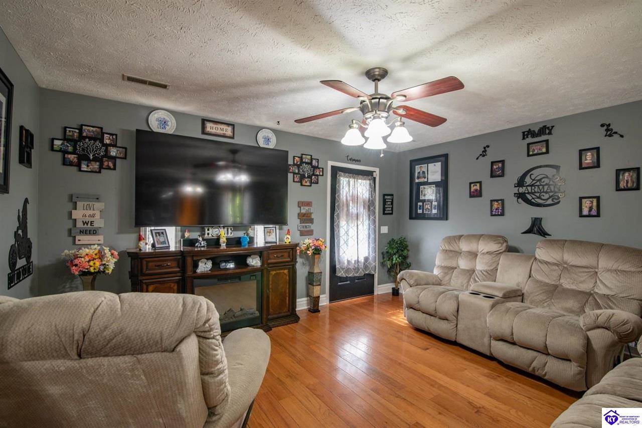 454 Sugar Branch Road, Big Clifty, KY 42712