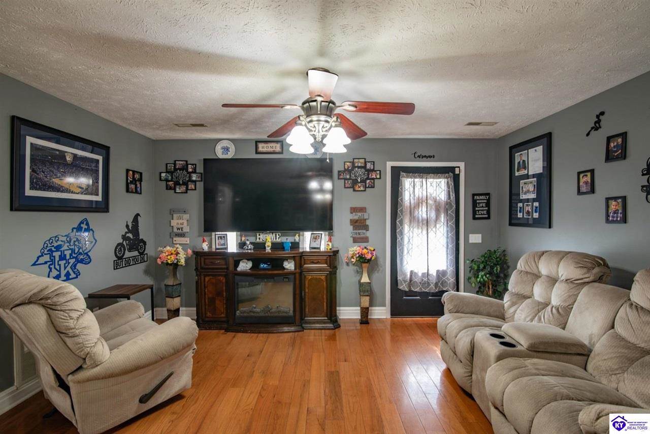 454 Sugar Branch Road, Big Clifty, KY 42712