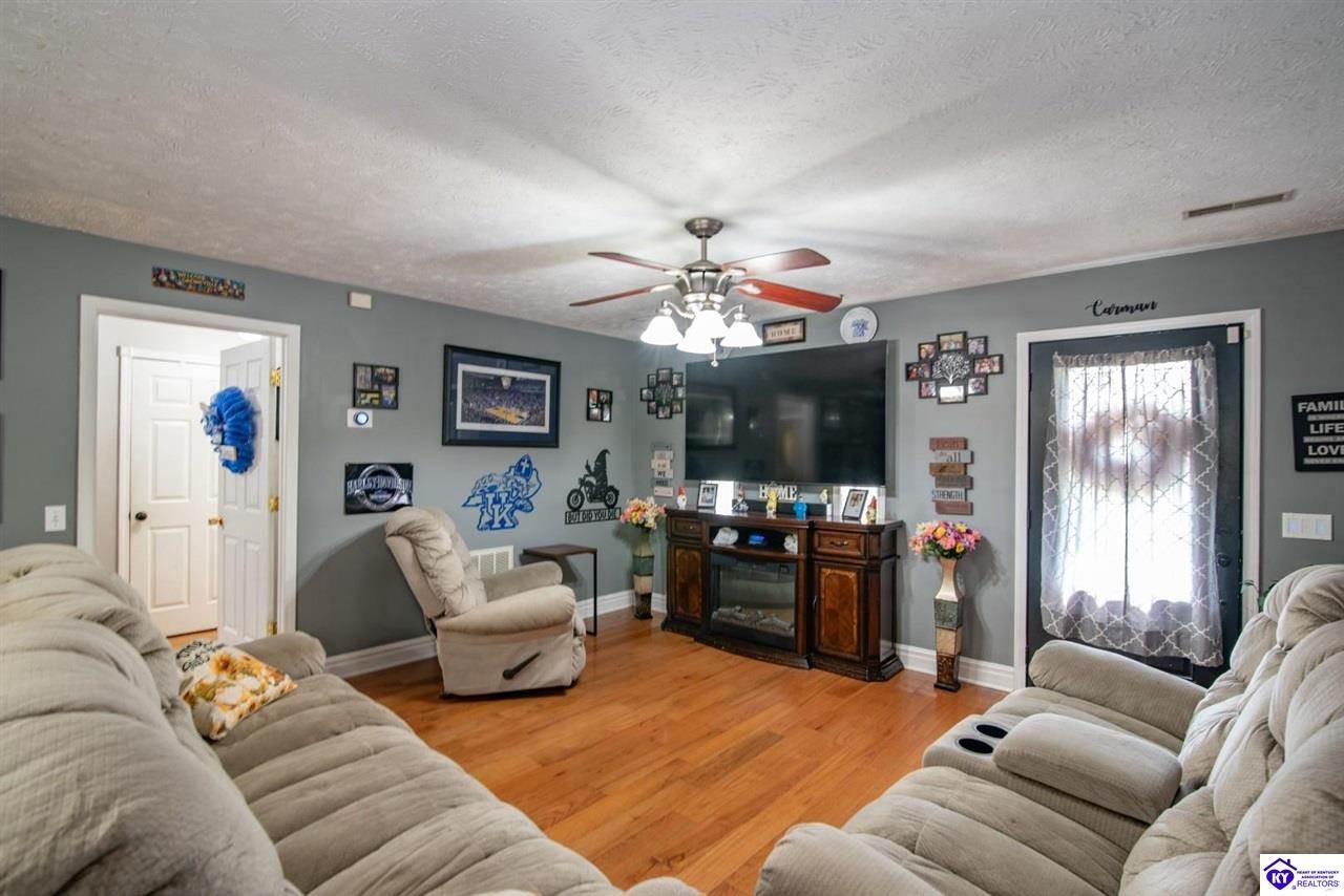 454 Sugar Branch Road, Big Clifty, KY 42712