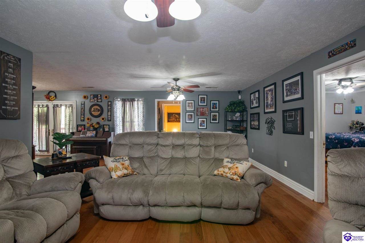 454 Sugar Branch Road, Big Clifty, KY 42712