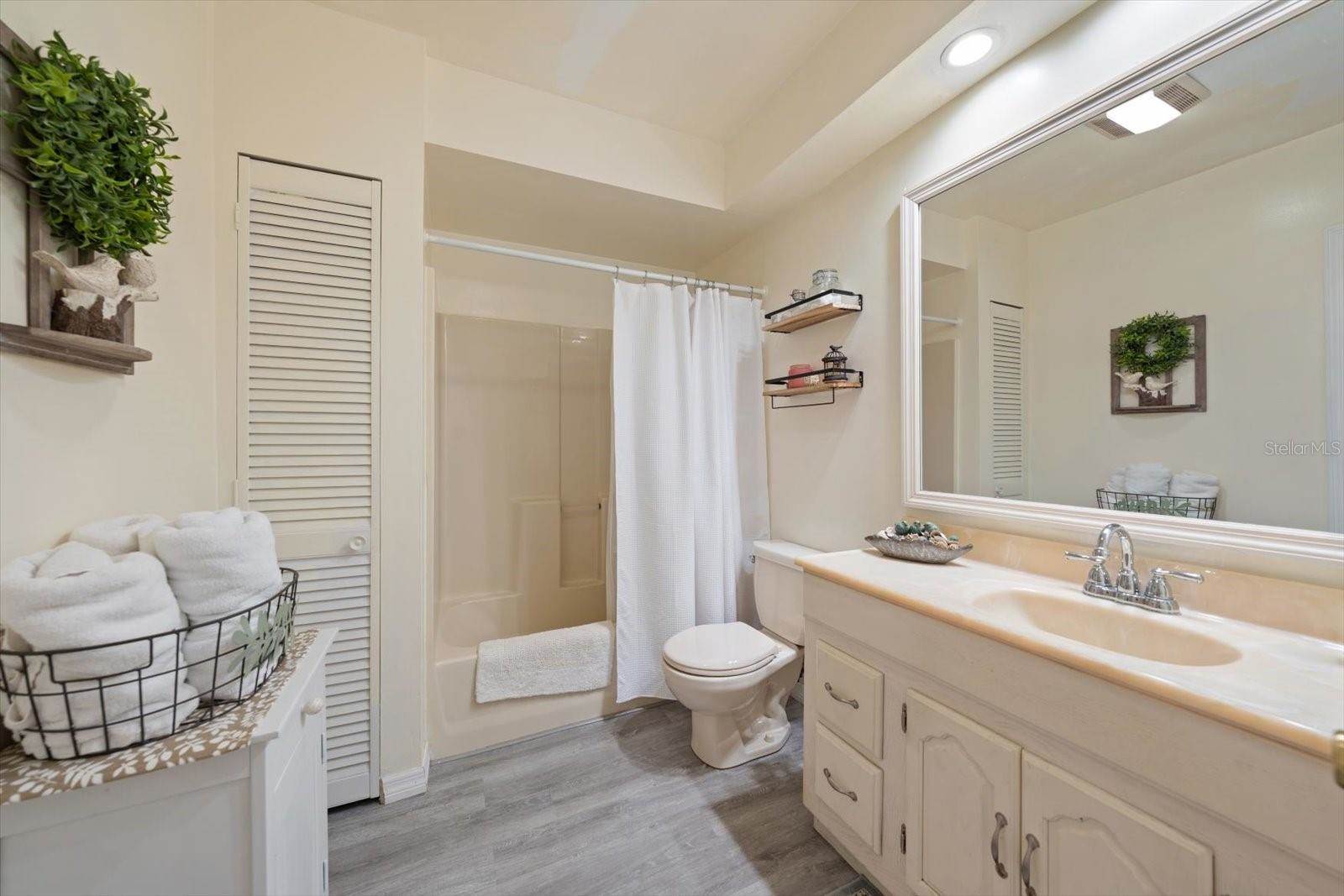 3290 70TH Avenue North, Saint Petersburg, FL 33702