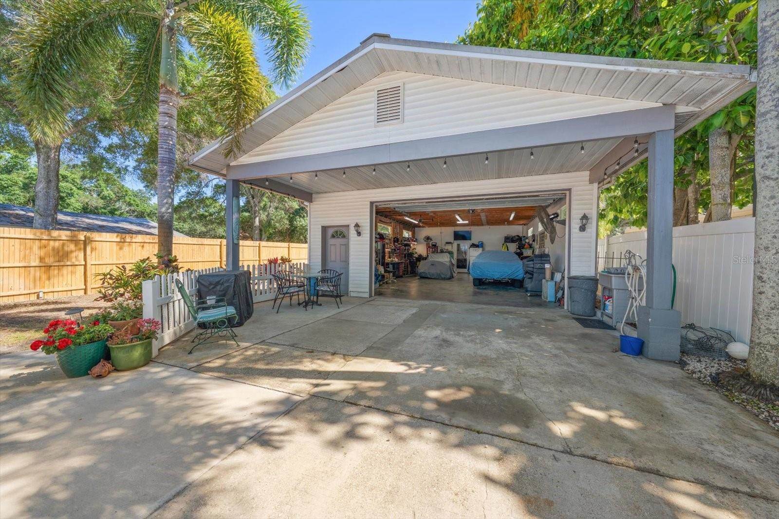 3290 70TH Avenue North, Saint Petersburg, FL 33702