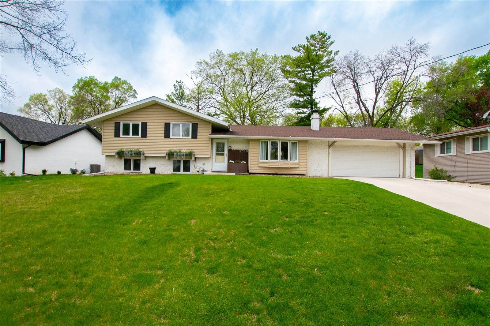 5010 SW 16th Street, Des Moines, IA 50315