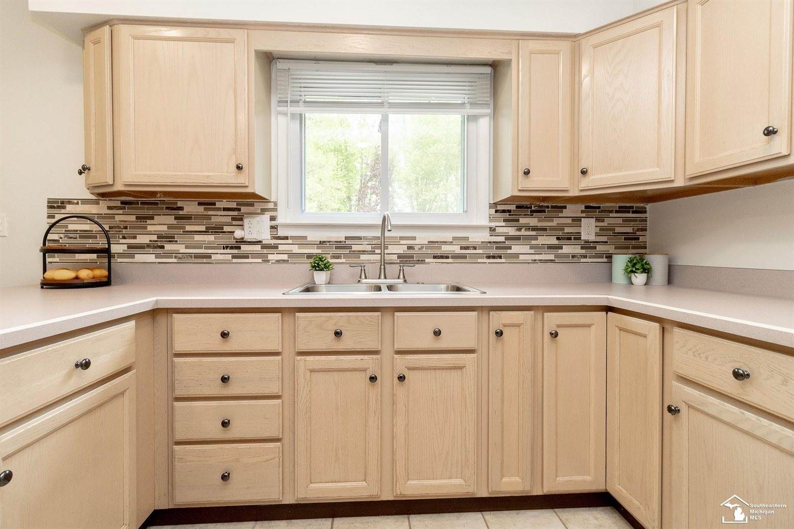 11000 Summerfield Road, Temperance, MI 48182