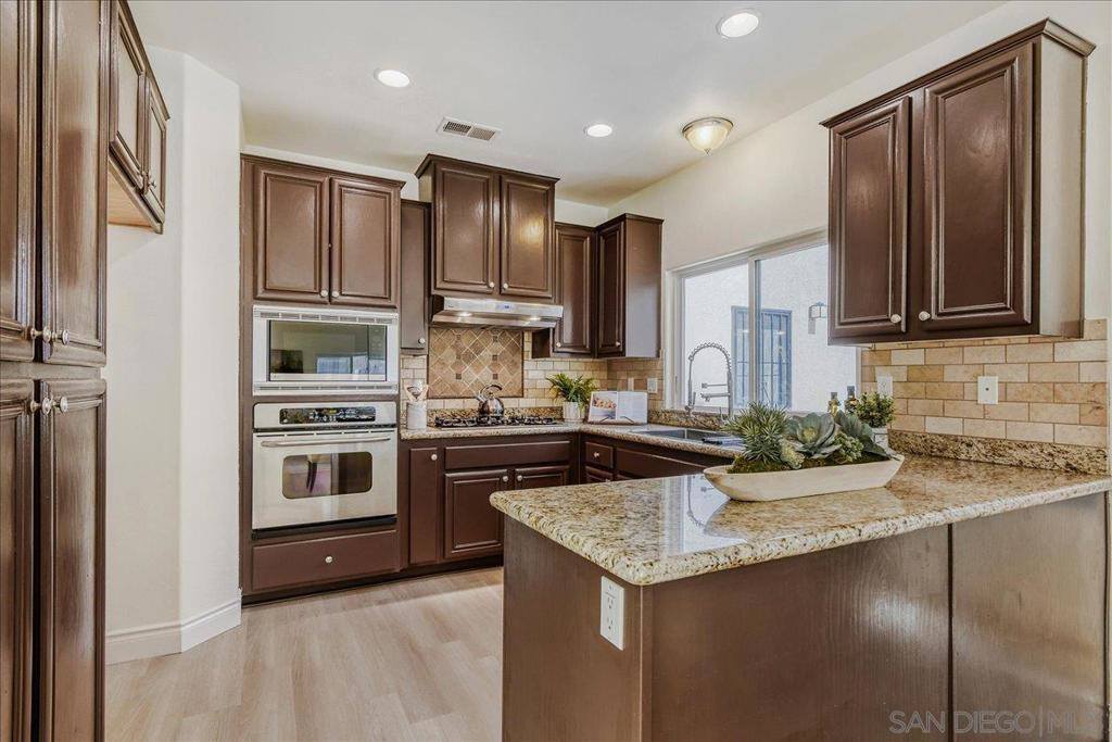 1974 Olivia Gln, Escondido, CA 92025