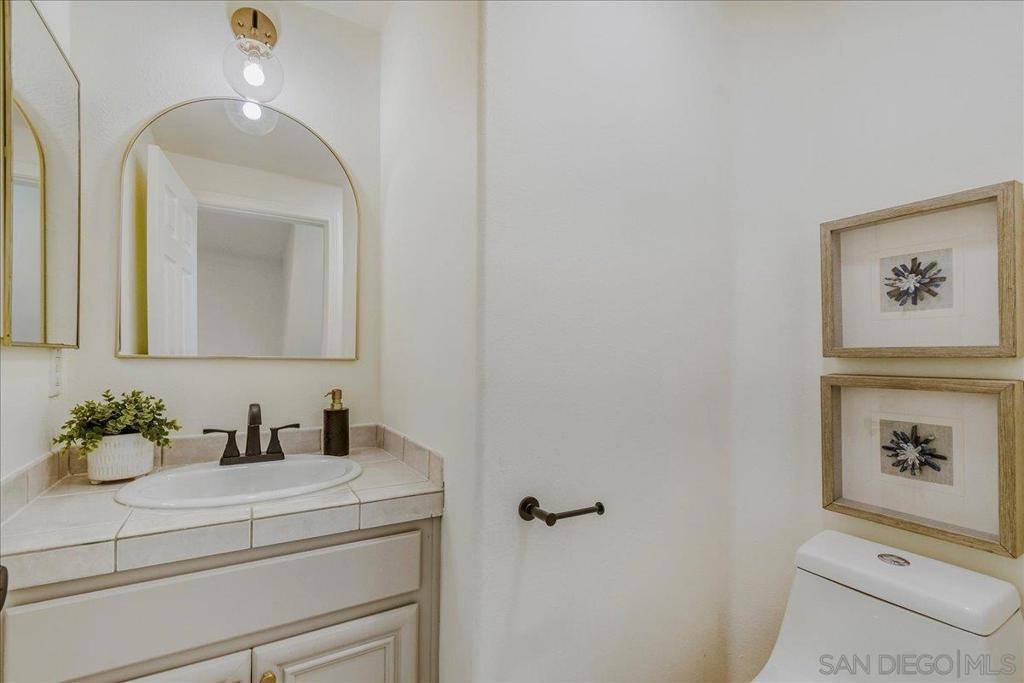 1974 Olivia Gln, Escondido, CA 92025
