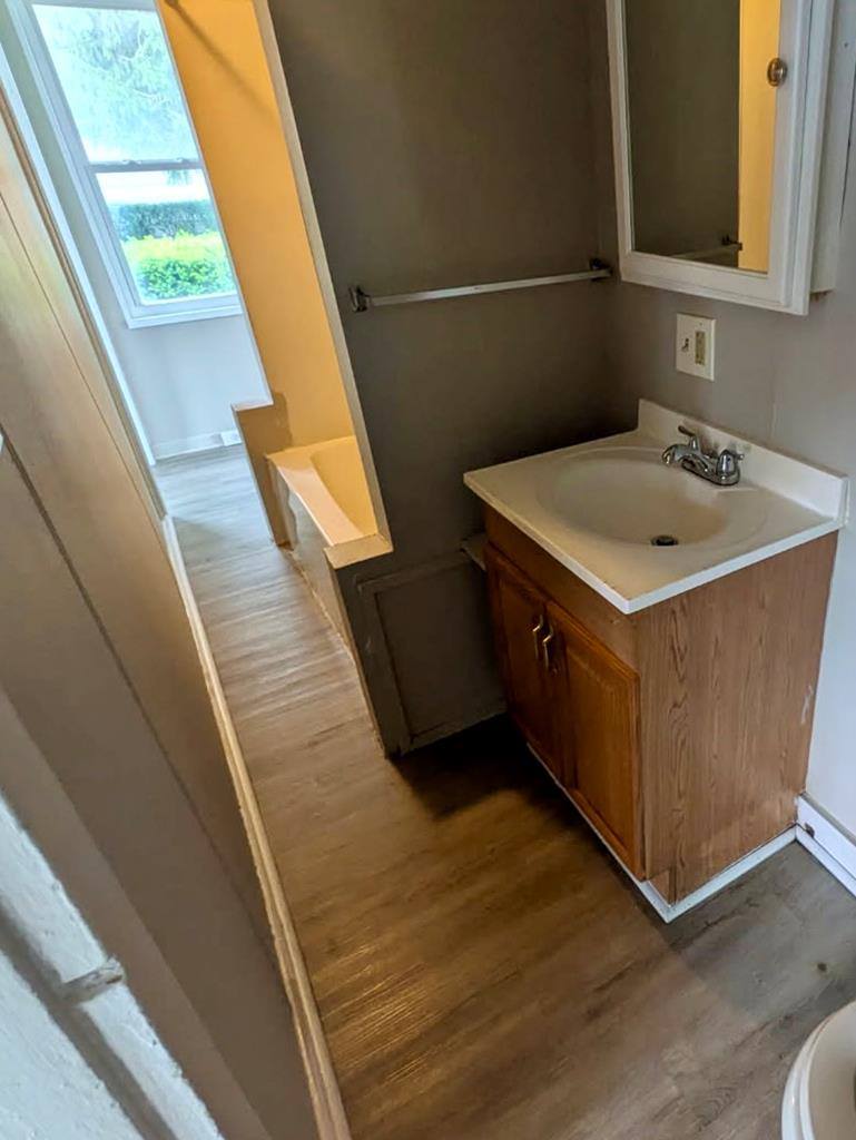 11 E Main St, Lucas, OH 44843