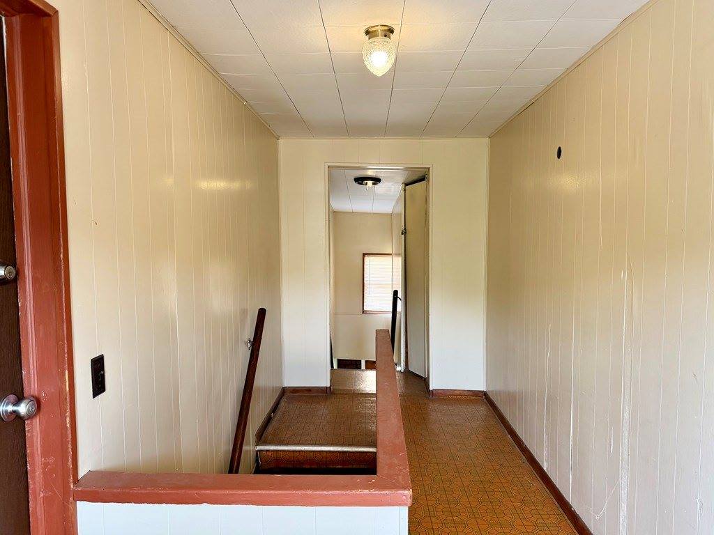 11 E Main St, Lucas, OH 44843