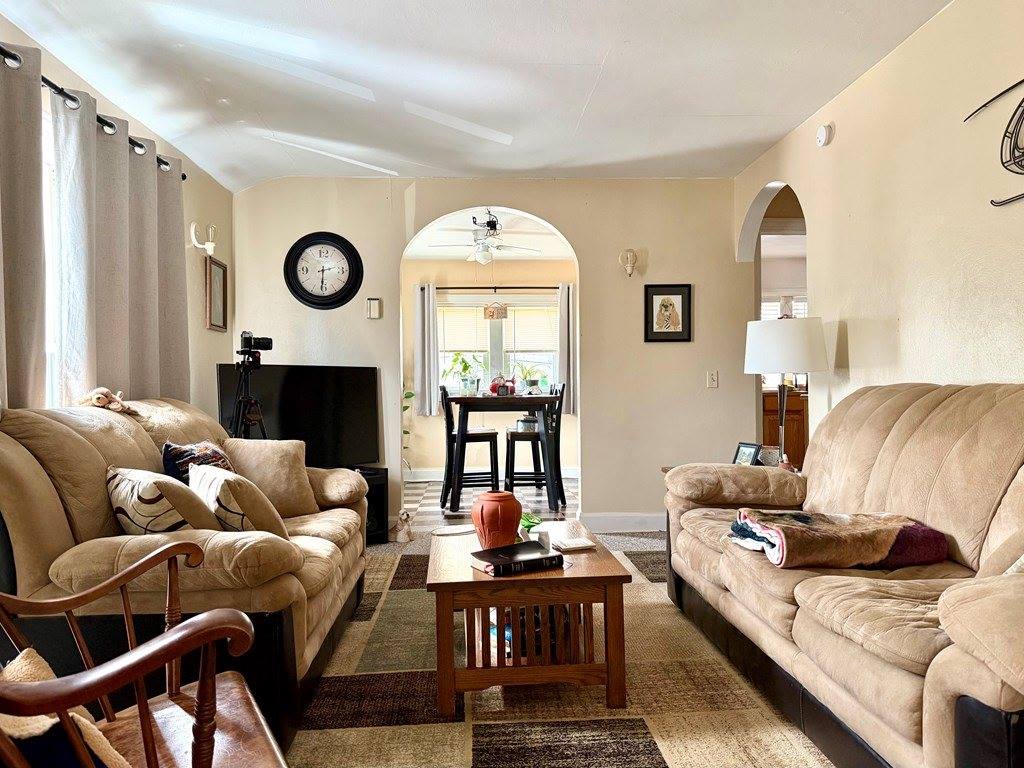11 E Main St, Lucas, OH 44843
