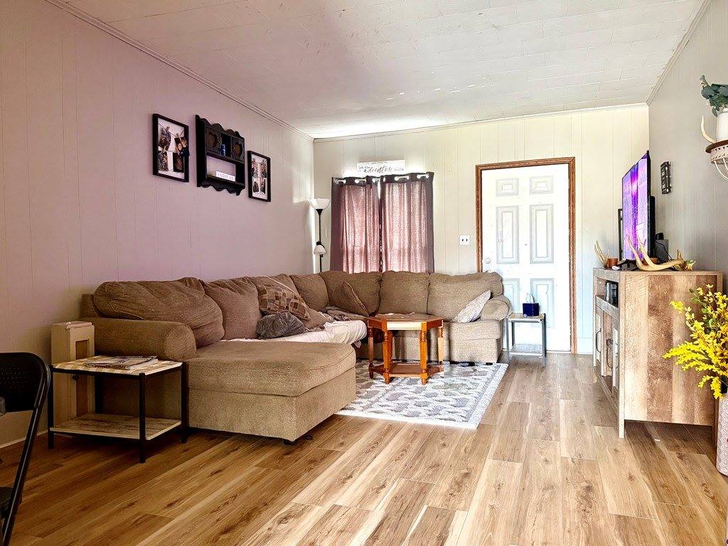 11 E Main St, Lucas, OH 44843
