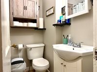 11 E Main St, Lucas, OH 44843