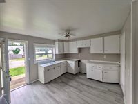 11 E Main St, Lucas, OH 44843