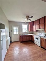 11 E Main St, Lucas, OH 44843