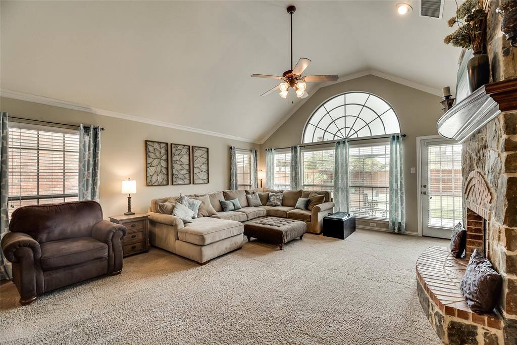 7044 Bethlehem Drive, Grand Prairie, TX 75054