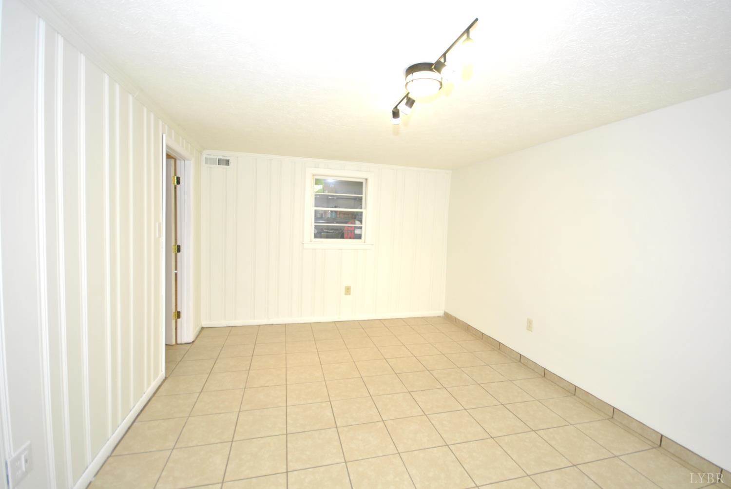 1130 Glenfield Drive, Lynchburg, VA 24502