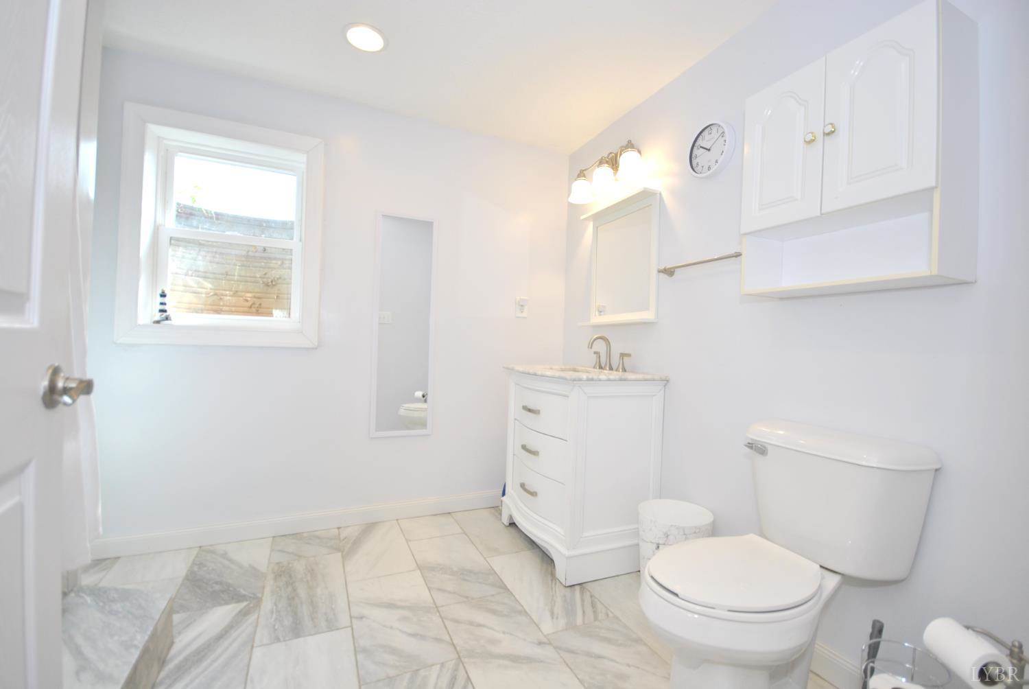 1130 Glenfield Drive, Lynchburg, VA 24502