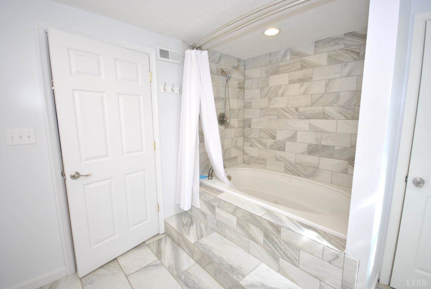1130 Glenfield Drive, Lynchburg, VA 24502