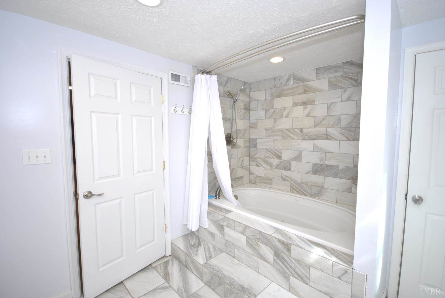 1130 Glenfield Drive, Lynchburg, VA 24502